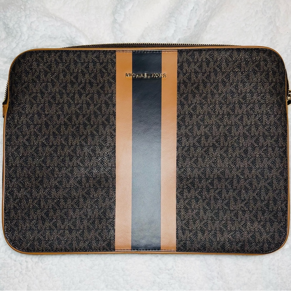 MICHAEL KORS
Jet Set Logo Stripe 13 Inch Laptop Case